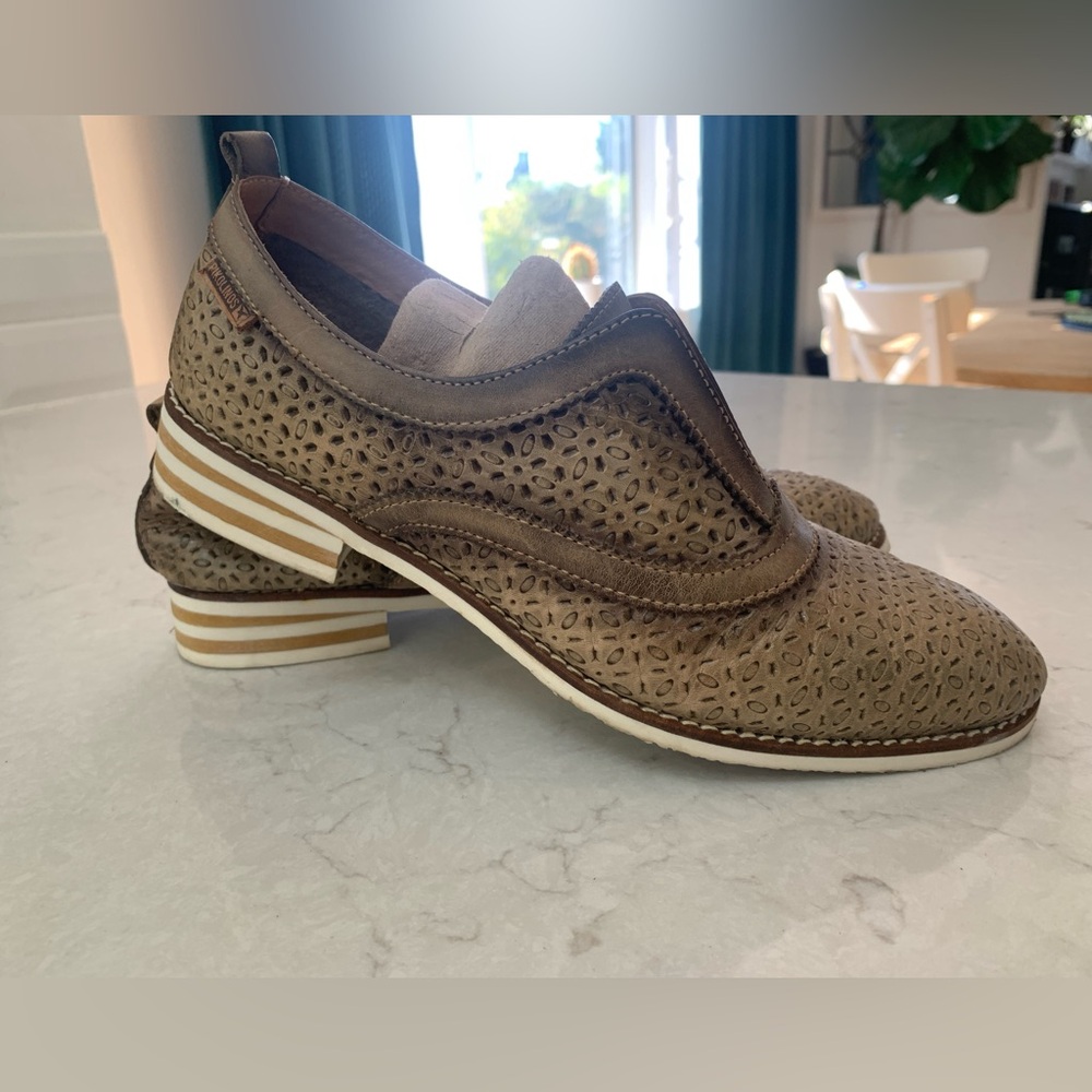 Pikolinos slip on leather Oxford